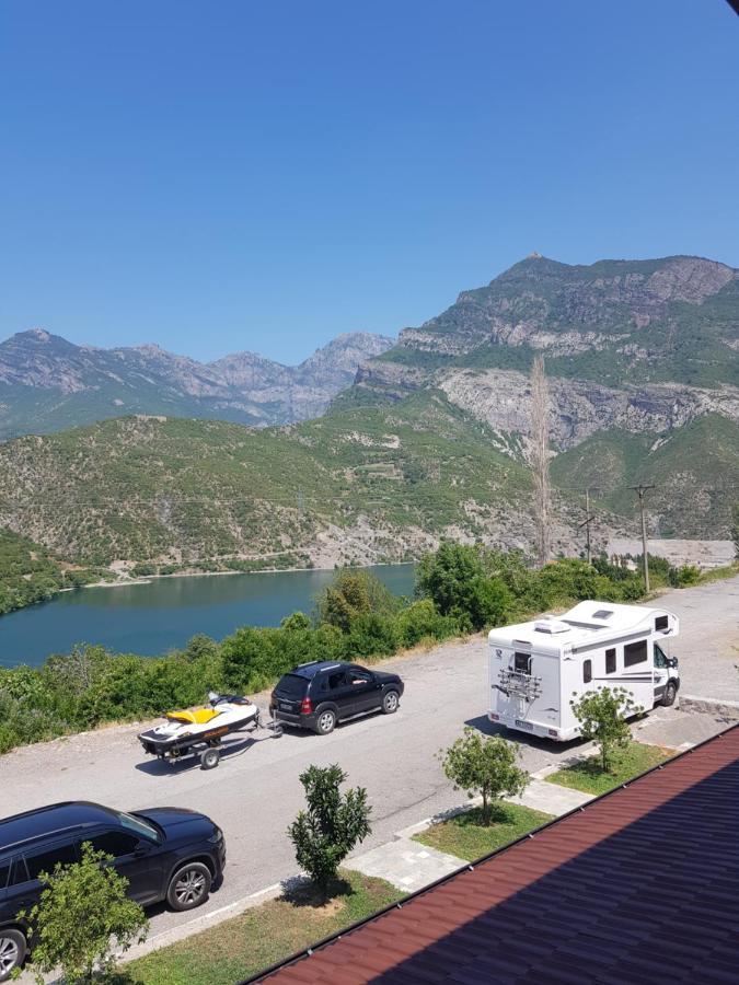 Lugina E Komanit Exterior foto