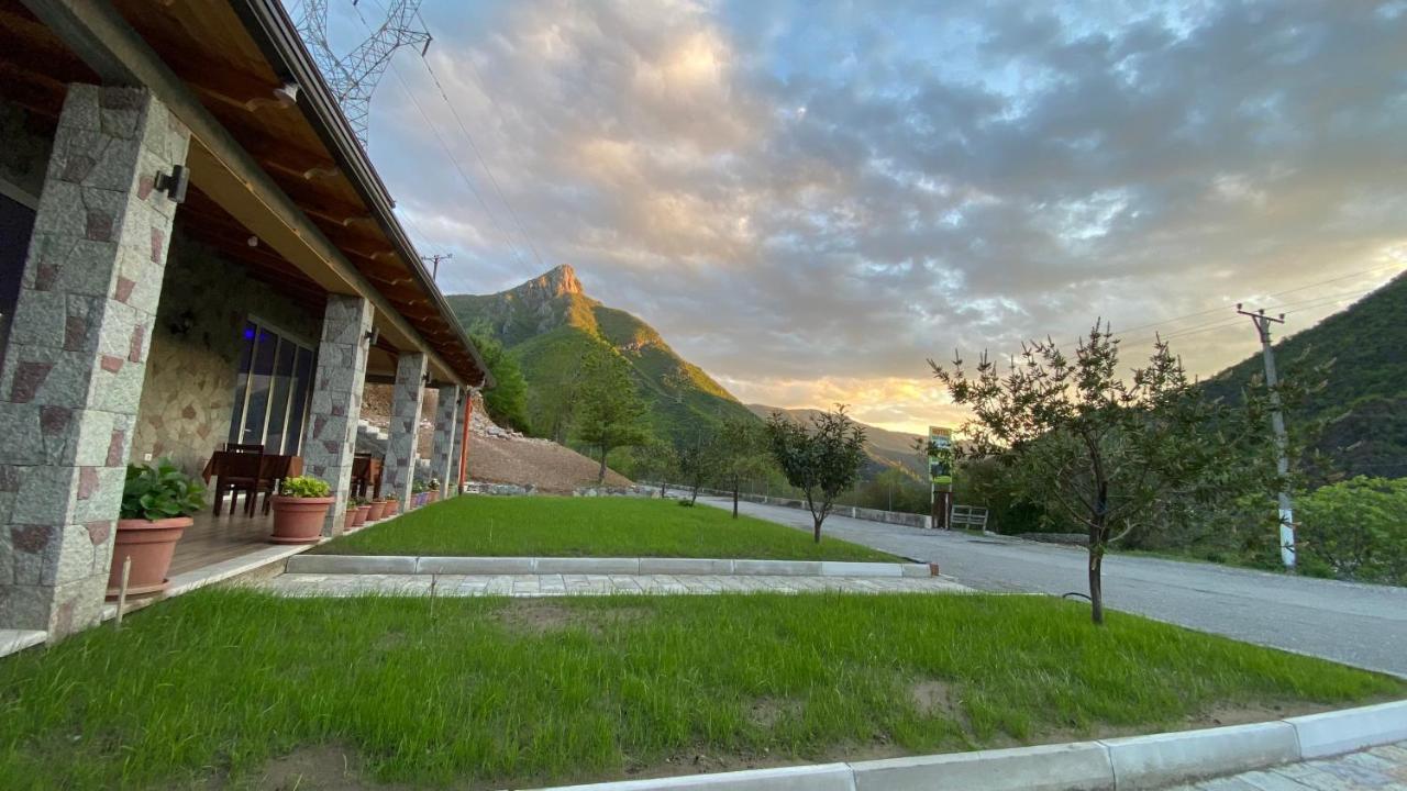 Lugina E Komanit Exterior foto